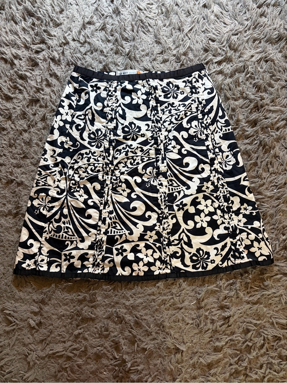 Vintage Y2K Old Navy black and white floral above the knee length skirt sz 2